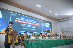 Kukuhkan 1.587 Wisudawan, Rektor UIN RIL: Jadilah Pelaku Perubahan, bukan Korban Disrupsi