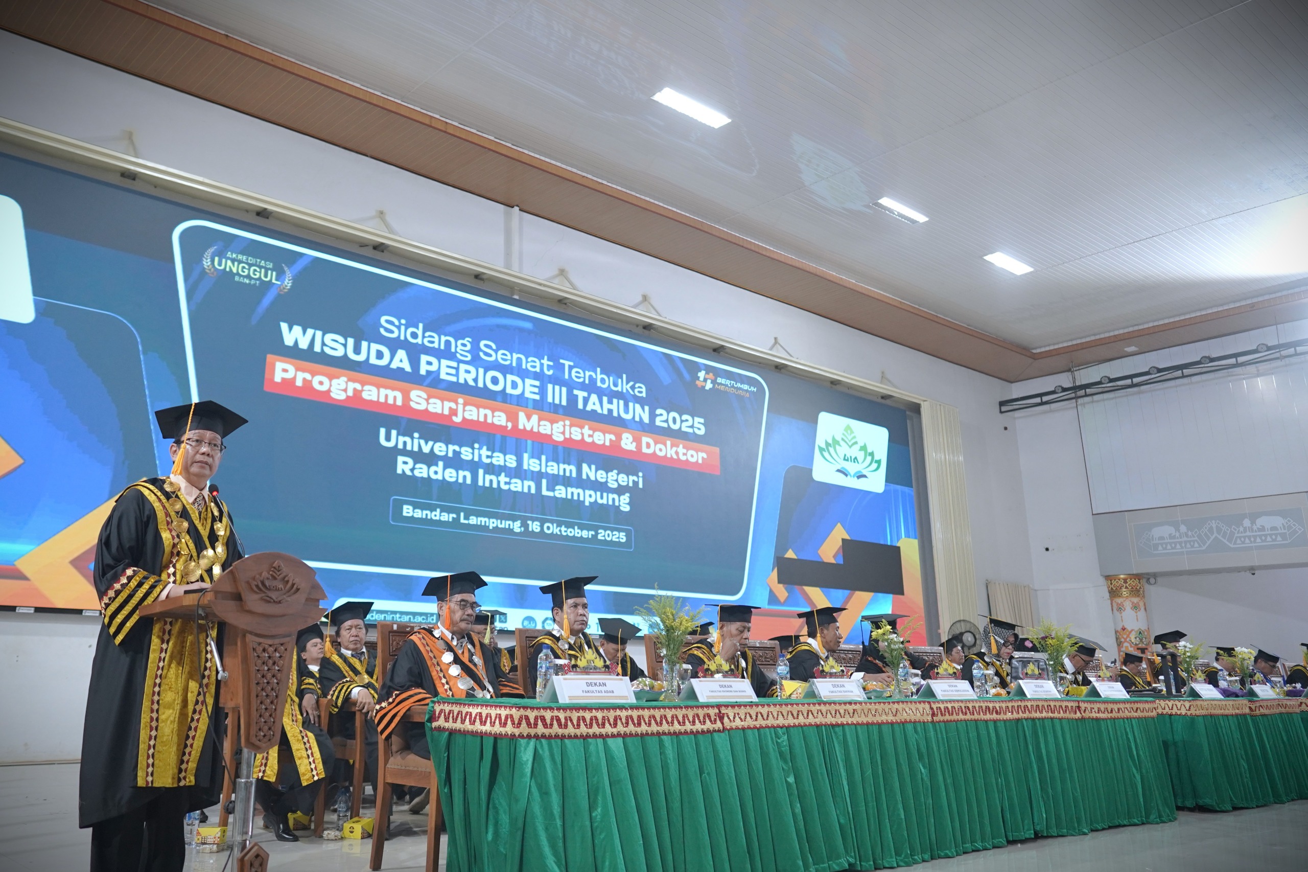 Kukuhkan 1.587 Wisudawan, Rektor UIN RIL: Jadilah Pelaku Perubahan, bukan Korban Disrupsi