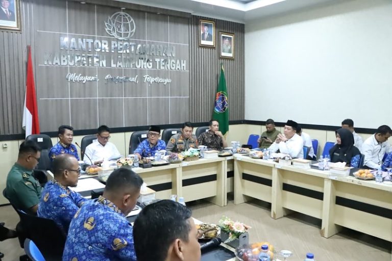 Bupati Lampung Tengah, Ardito Wijaya, memimpin rapat koordinasi terkait pelaksanaan Reforma Agra