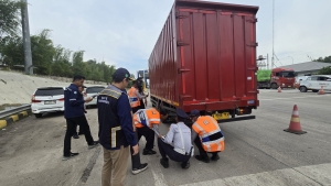 Pengelola Tol Bakter Gelar Operasi ODOL di Gerbang Tol Lematang, 16 Kendaraan Ditilang