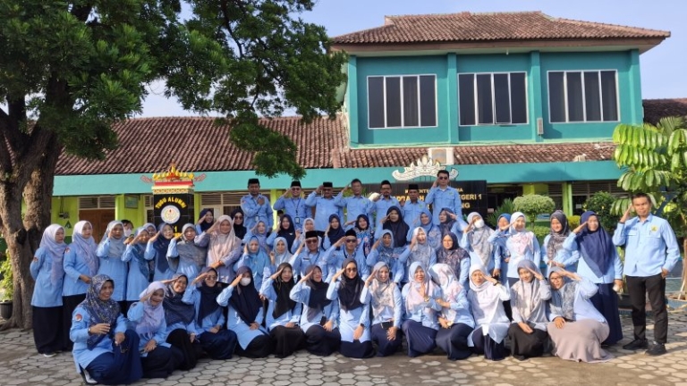 Peringati Hari Kartini, Kepala MAN 1 Bandar Lampung Lukman Tekankan Pembentukan Karakter Siswi