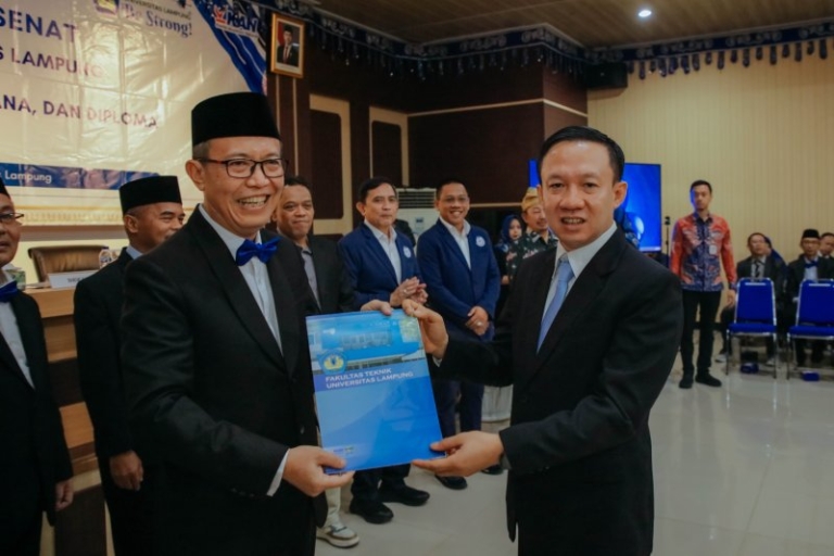 Hadiri Yudisium Teknik Unila, Sekdaprov Marindo Dorong Lulusan Teknik Unila Jadi Motor Inovasi di Era Bonus Demografi