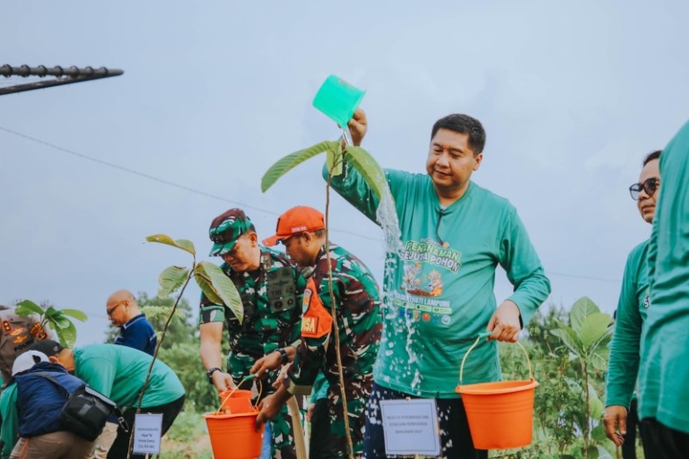 Gubernur Mirza Dampingi Menteri PKP Tanam Sejuta Pohon, Dorong Kota Hijau dan Pembangunan Berkelanjutan