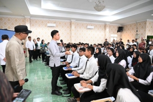 Wapres Gibran Tinjau Pelatihan Vokasi di SMKN 4 Bandar Lampung, Dukung Penguatan SDM Berdaya Saing Global