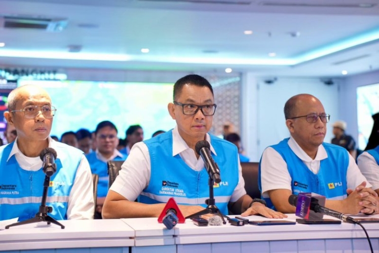 PLN Pastikan Pemulihan Kelistrikan Sumatra Terus Berjalan, 8,3 Juta Pelanggan Kembali Nikmati Listrik