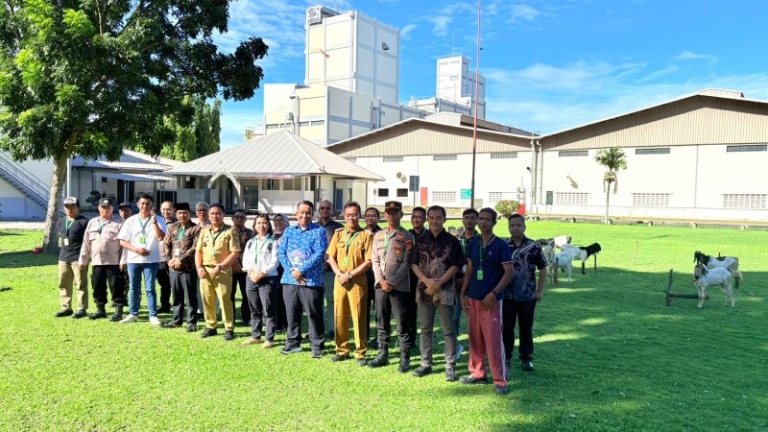 48 Tahun Berdiri, Nestle Panjang Serahkan 15 Hewan Kurban untuk Masyarakat