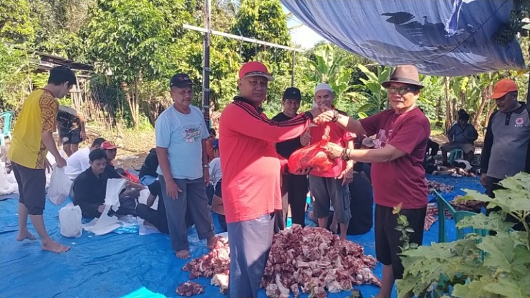 Warga Perum Polri Blok C RT 003 Kurban 6 Sapi dan 1 Kambing, Syiar Kurban Terus Meningkat