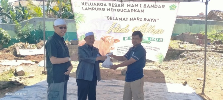 MAN 1 Bandar Lampung Salurkan Daging Kurban untuk 280 Penerima, Tanamkan Nilai Keikhlasan kepada Siswa