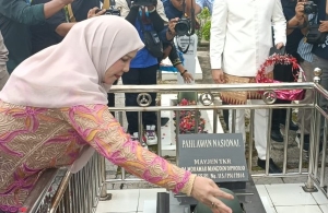 Ziarah di TMP Kedaton Dalam Rangka HUT ke-344, Eva Dwiana Serukan Generasi Muda Lanjutkan Perjuangan Pahlawan