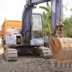 HKA Maintenance Bakter Bantu Warga Perbaiki Infrastruktur Jalan di Lampung Tengah