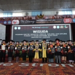 Unila Wisuda 966 Lulusan, Rektor Dorong Alumni Jadi Agen Perubahan di Masyarakat
