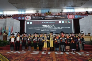 Unila Wisuda 966 Lulusan, Rektor Dorong Alumni Jadi Agen Perubahan di Masyarakat