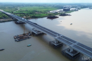 Merajut Konektivitas dari Jembatan Musi, HKA Suplai Ribuan Ton Hotmix Berkualitas