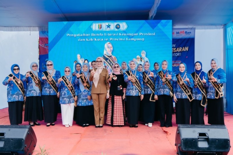 Perkuat Literasi dan Inklusi Keuangan, OJK Kukuhkan Bunda Literasi Keuangan Lampung
