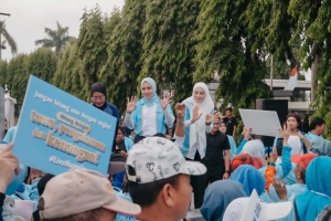 Lepas Peserta Jalan Sehat Lansia, Purnama Wulan Sari Mirza Ajak Wujudkan Lansia Sehat dan Bahagia