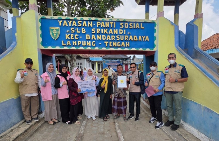 Dalam Rangka HUT RI ke-81, YBM PLN dan Srikandi PLN UP3 Metro Salurkan Bantuan untuk Panti Sosial di Lampung Tengah
