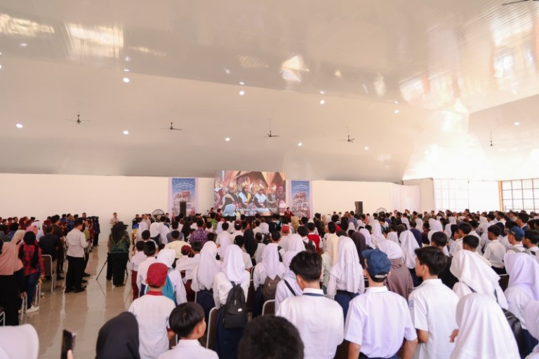 Bupati Ela Resmikan Sekolah Rakyat Sekaligus Buka MPLS Siswa Baru