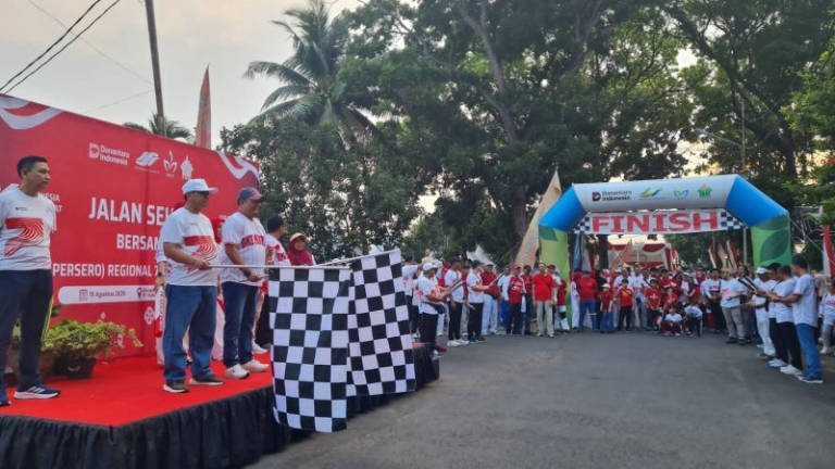 Jalan Sehat Peringati HUT RI ke 81, Semangat Merah Putih Satukan Keluarga Besar PTPN 1 Regional 7