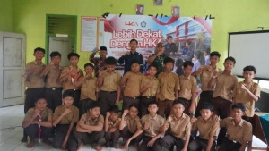 HKA Tanamkan Kesadaran Keselamatan Jalan Tol Sejak Dini di SMP Purnama Solid