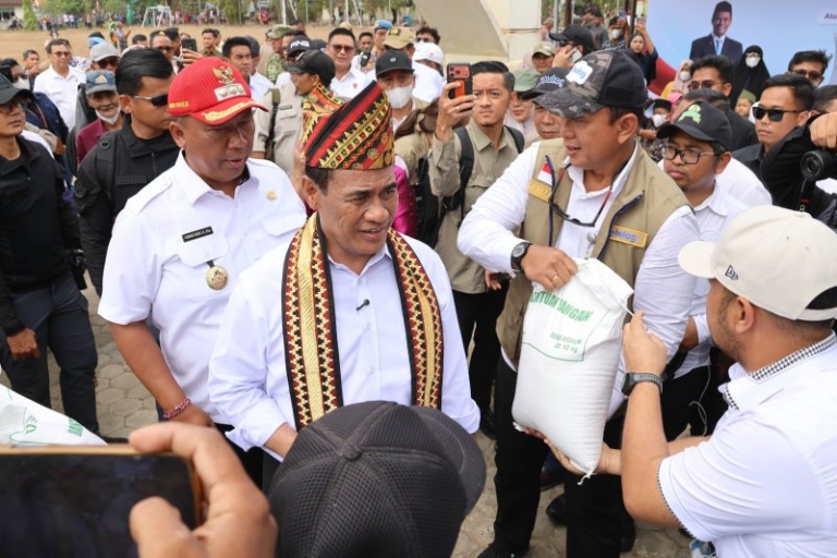 Bapanas dan BULOG Salurkan Bantuan Pangan kepada 1,24 Juta Penerima di Provinsi Lampung