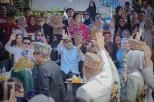 Ribuan Warga Meriahkan Lampung Tapis Karnaval, Gubernur Mirza: Budaya Lampung Milik Kita Bersama