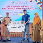 150 Guru di Pesisir Barat Terima Polis Asuransi Jiwa, Wujud Nyata Inklusi Keuangan dari OJK