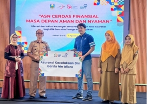 150 Guru di Pesisir Barat Terima Polis Asuransi Jiwa, Wujud Nyata Inklusi Keuangan dari OJK