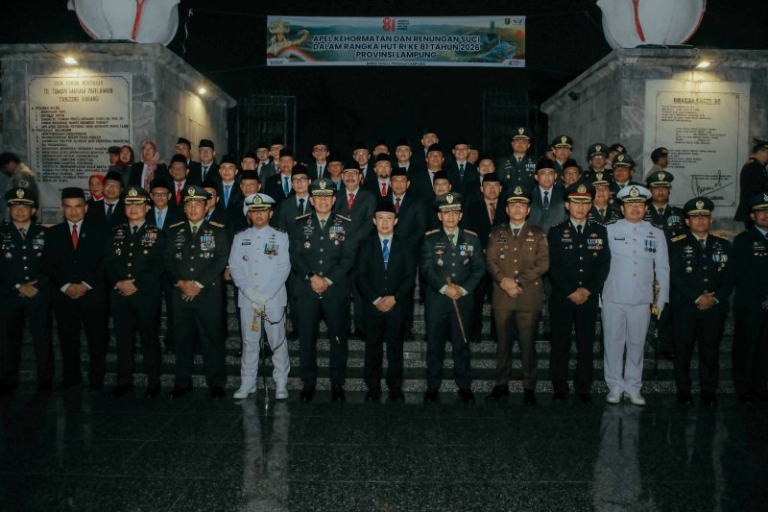 Sekdaprov Marindo Ikuti Renungan Suci di TMP Tanjung Karang