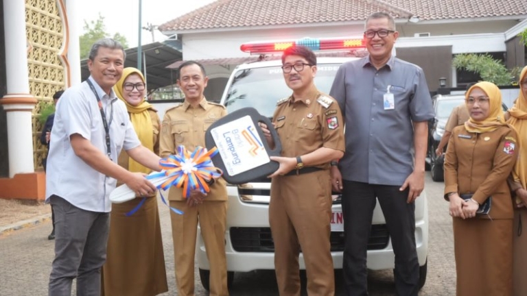Bank Lampung Serahkan Ambulans CSR untuk Perkuat Layanan Kesehatan di Lampung Utara