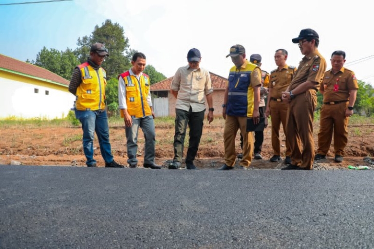 Gubernur Mirza Tinjau Perbaikan Ruas Jalan Ketapang–Negara Ratu, 93 Persen Jalan Provinsi di Lampura Berstatus Mantap