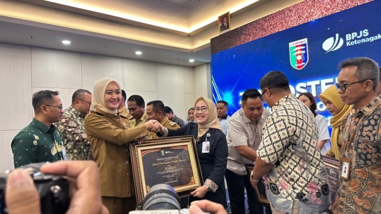 Bank Lampung Raih Juara I Jamsostek Award 2025 Kategori Badan Usaha Besar Menengah