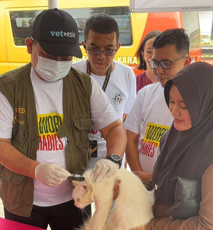 Jemput Bola hingga Sembilan Dusun, Karantina Lampung Vaksinasi 149 Hewan Cegah Rabies