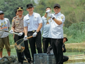 Pakan Mandiri Pangkas Biaya hingga 50%, Pokdakan Jaya Mandiri Lestari Jadi Percontohan